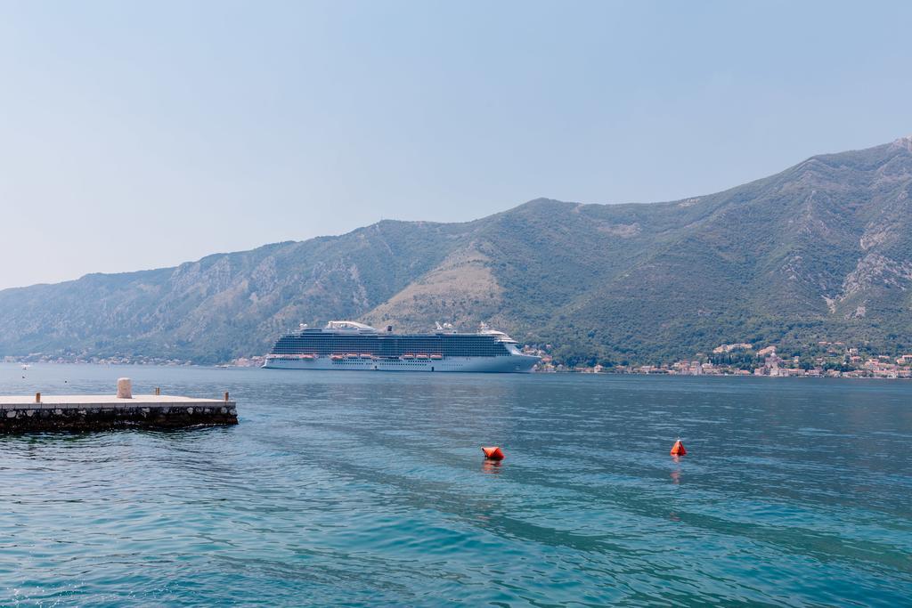 Celine'S Place By The Sea Kotor Exteriör bild