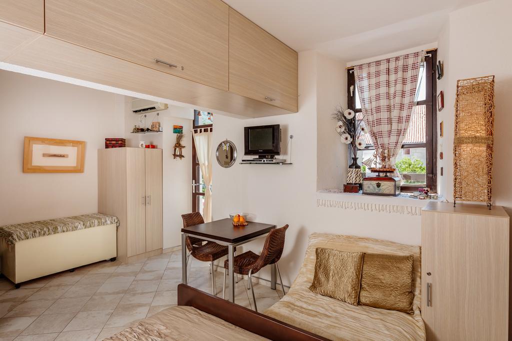 Celine'S Place By The Sea Kotor Exteriör bild
