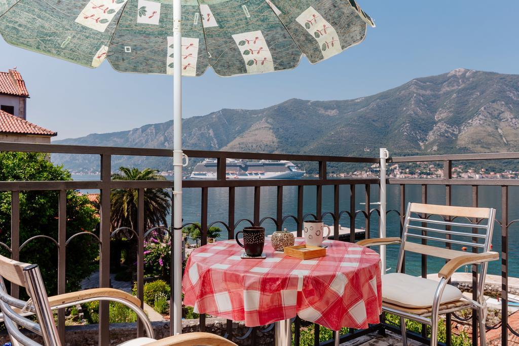 Celine'S Place By The Sea Kotor Exteriör bild